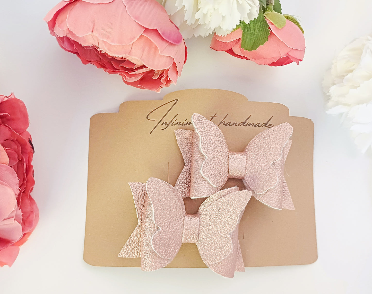 Cléo, butterfly clips