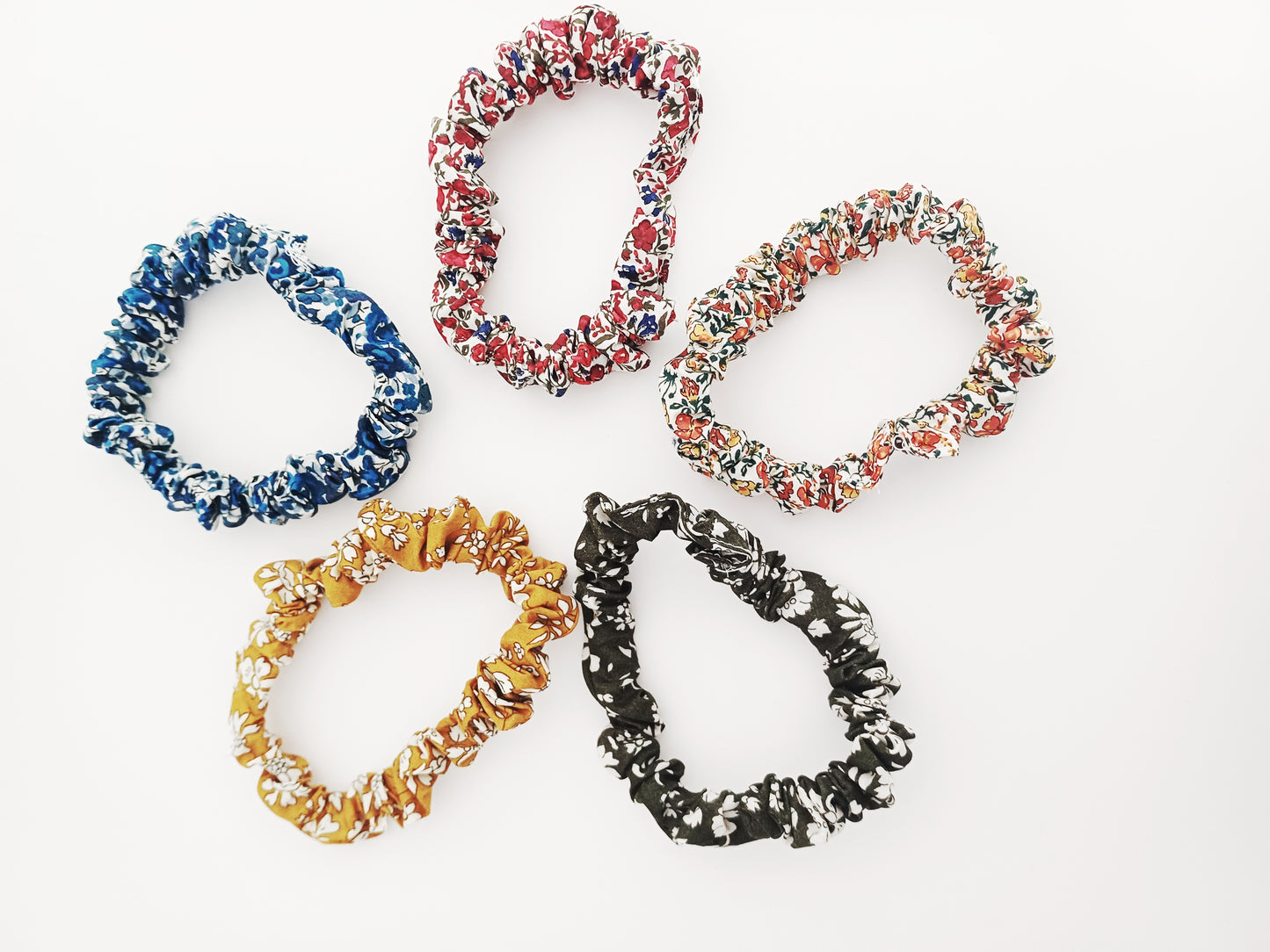 Lucy, le skinny scrunchie en tissu Liberty