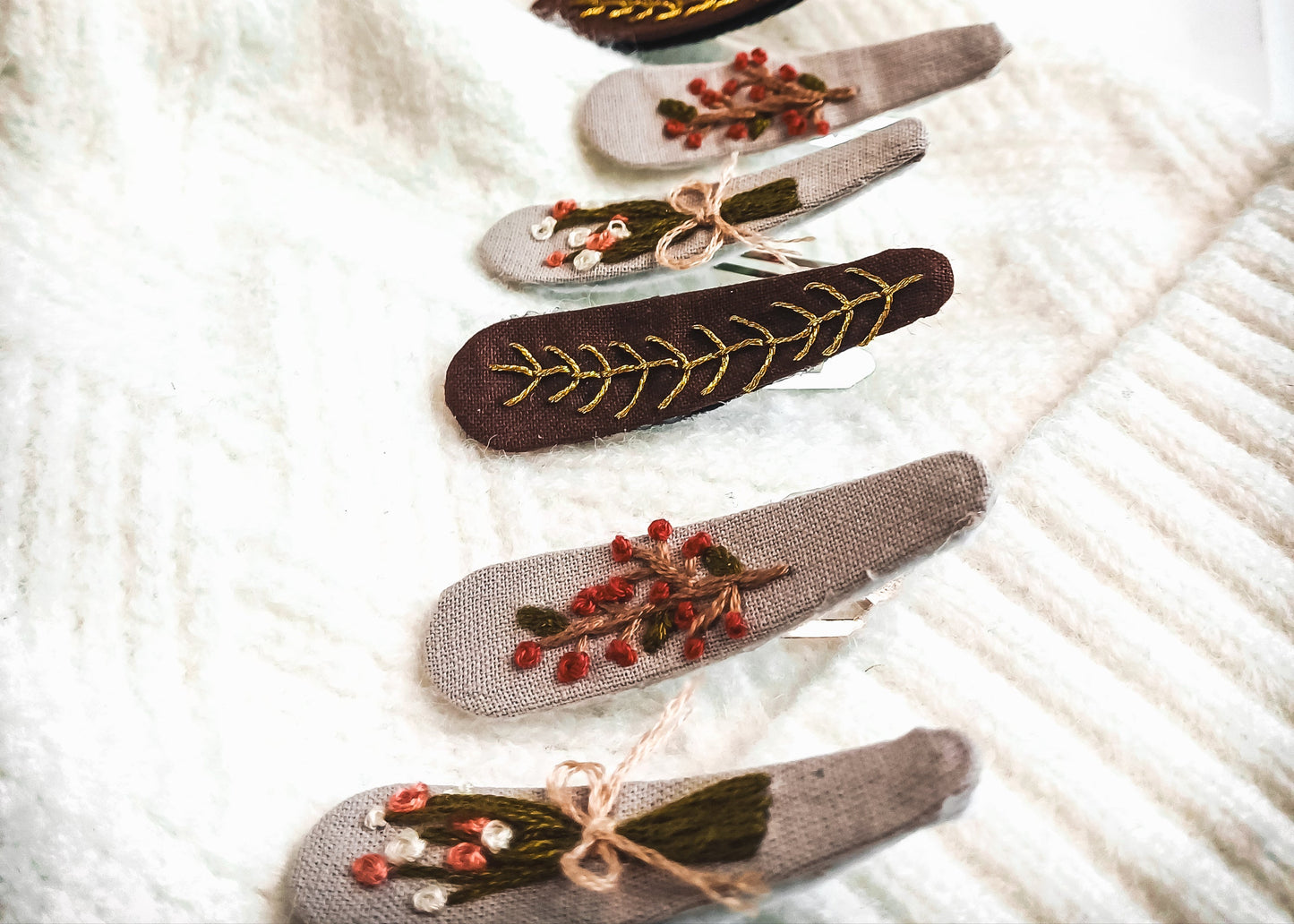 Ivory, les barrettes brodés