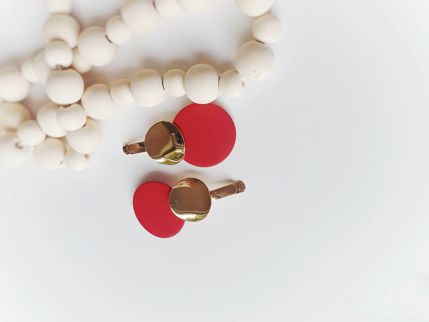 Opaline, the “hair slides”