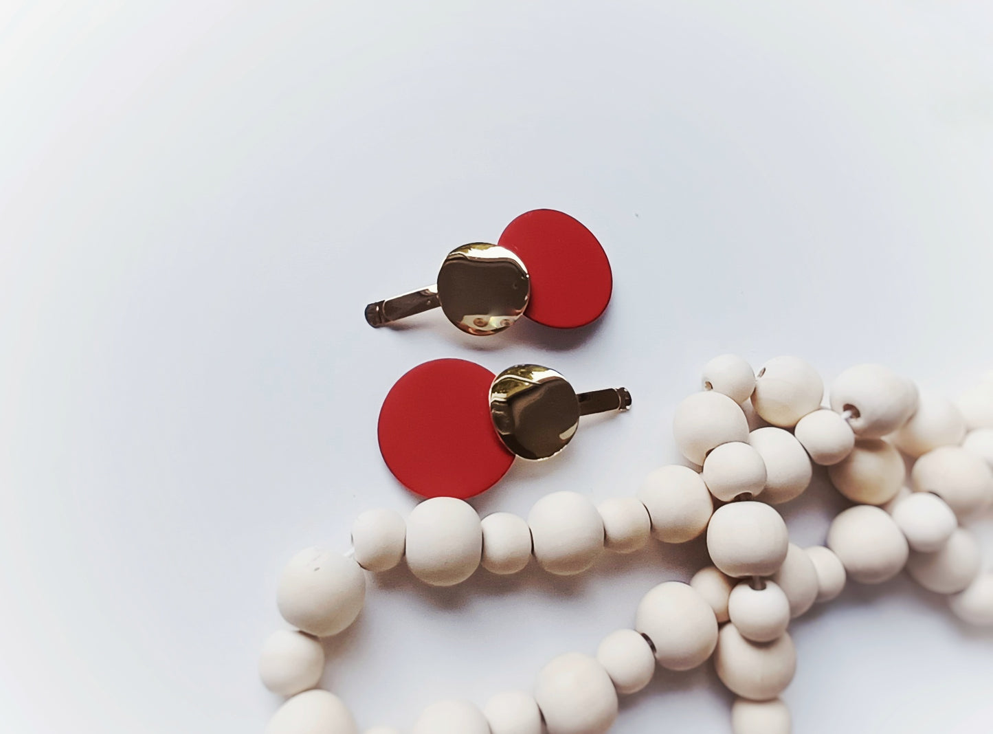 Opaline, the “hair slides”
