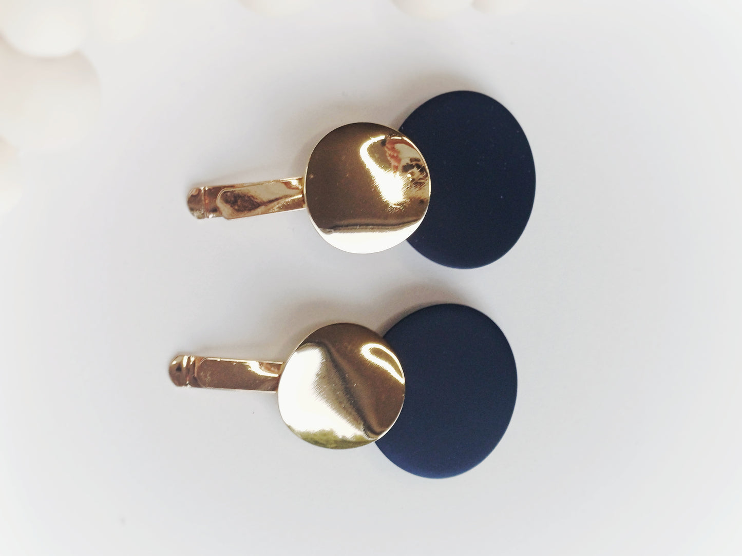 Opaline, the “hair slides”