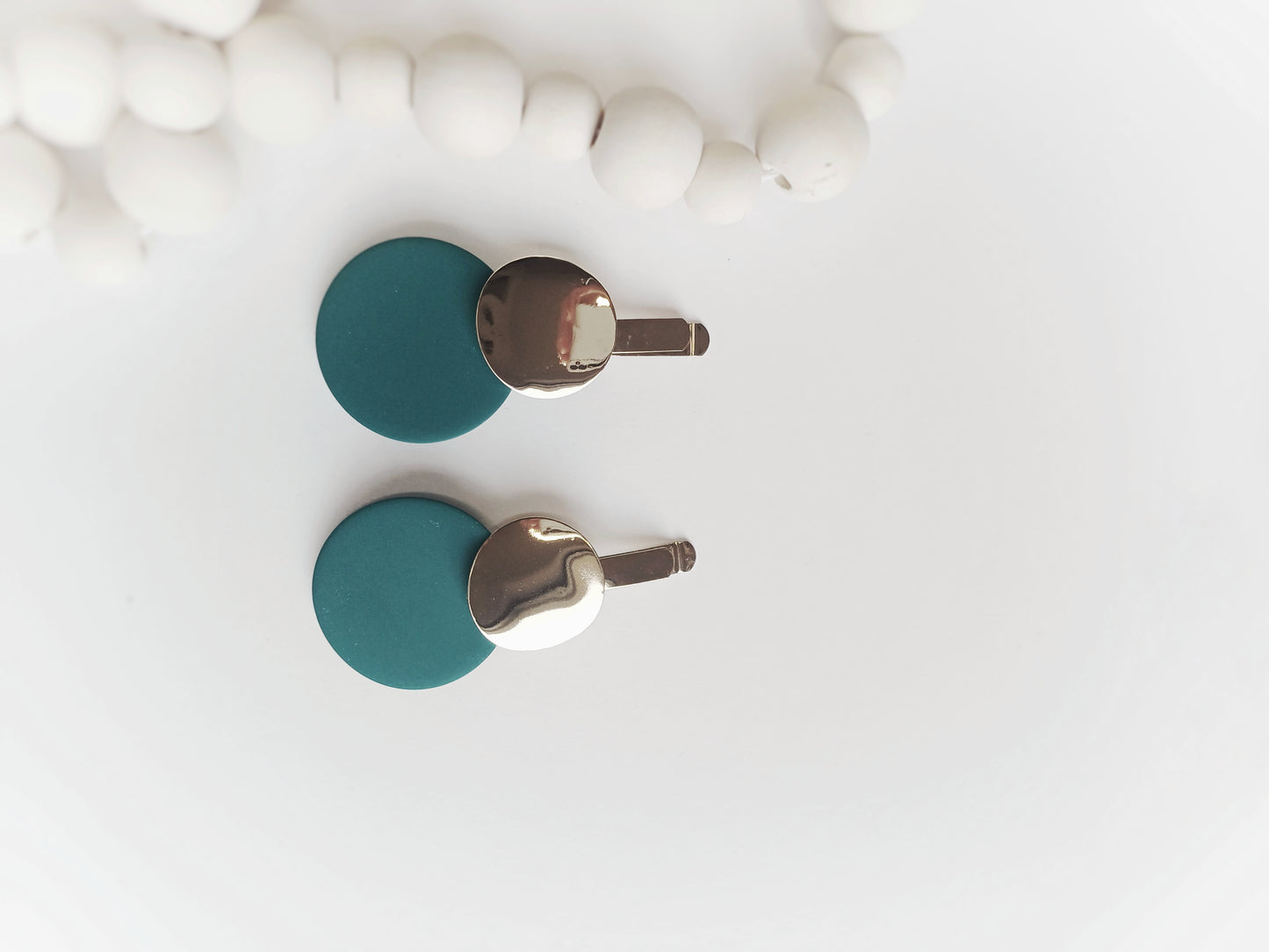 Opaline, the “hair slides”