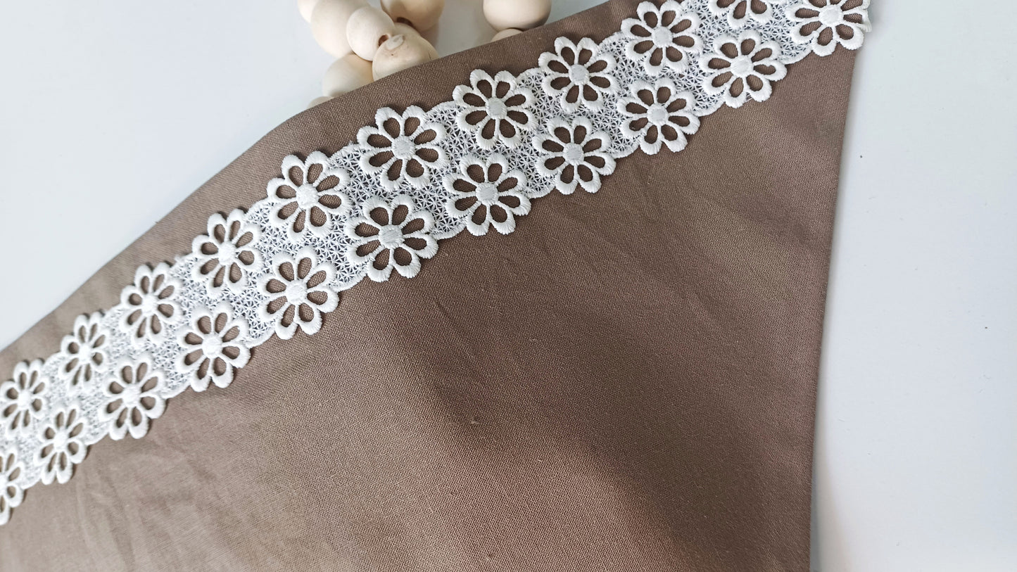 Roseline, the little scarves with lace
