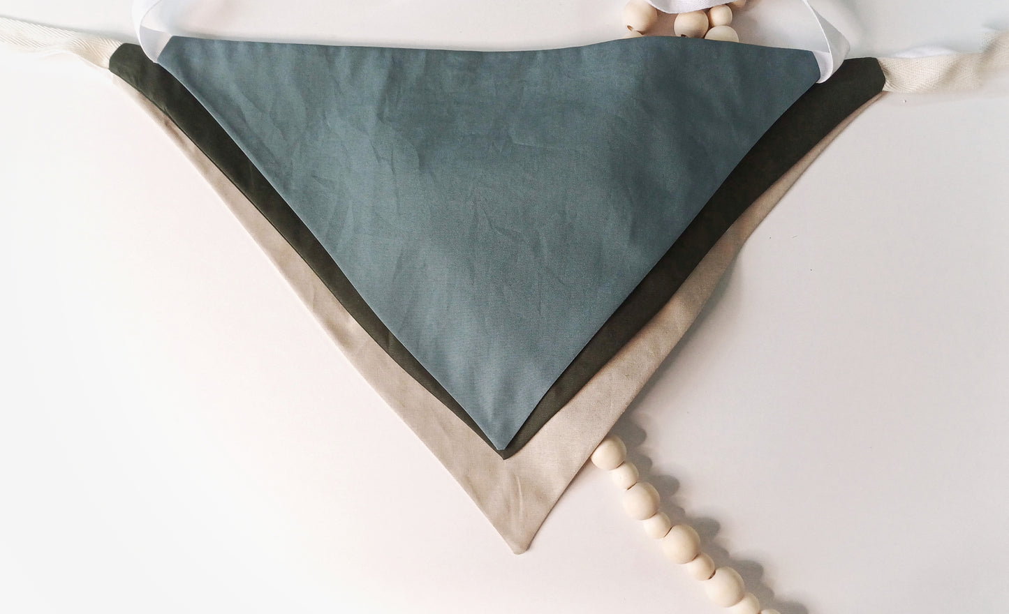 Amandine, the small plain scarves