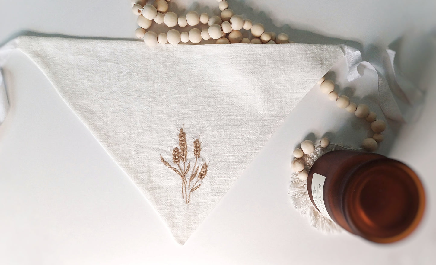 Joséphine, the small linen scarf with handmade embroidery