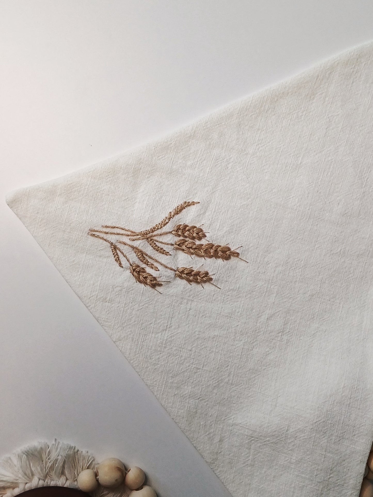 Joséphine, the small linen scarf with handmade embroidery