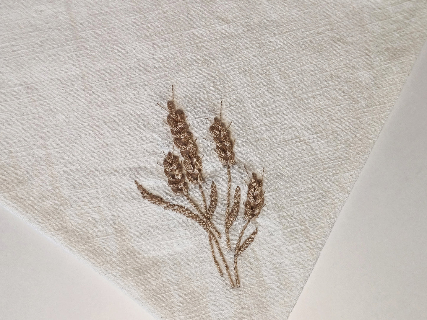 Joséphine, the small linen scarf with handmade embroidery