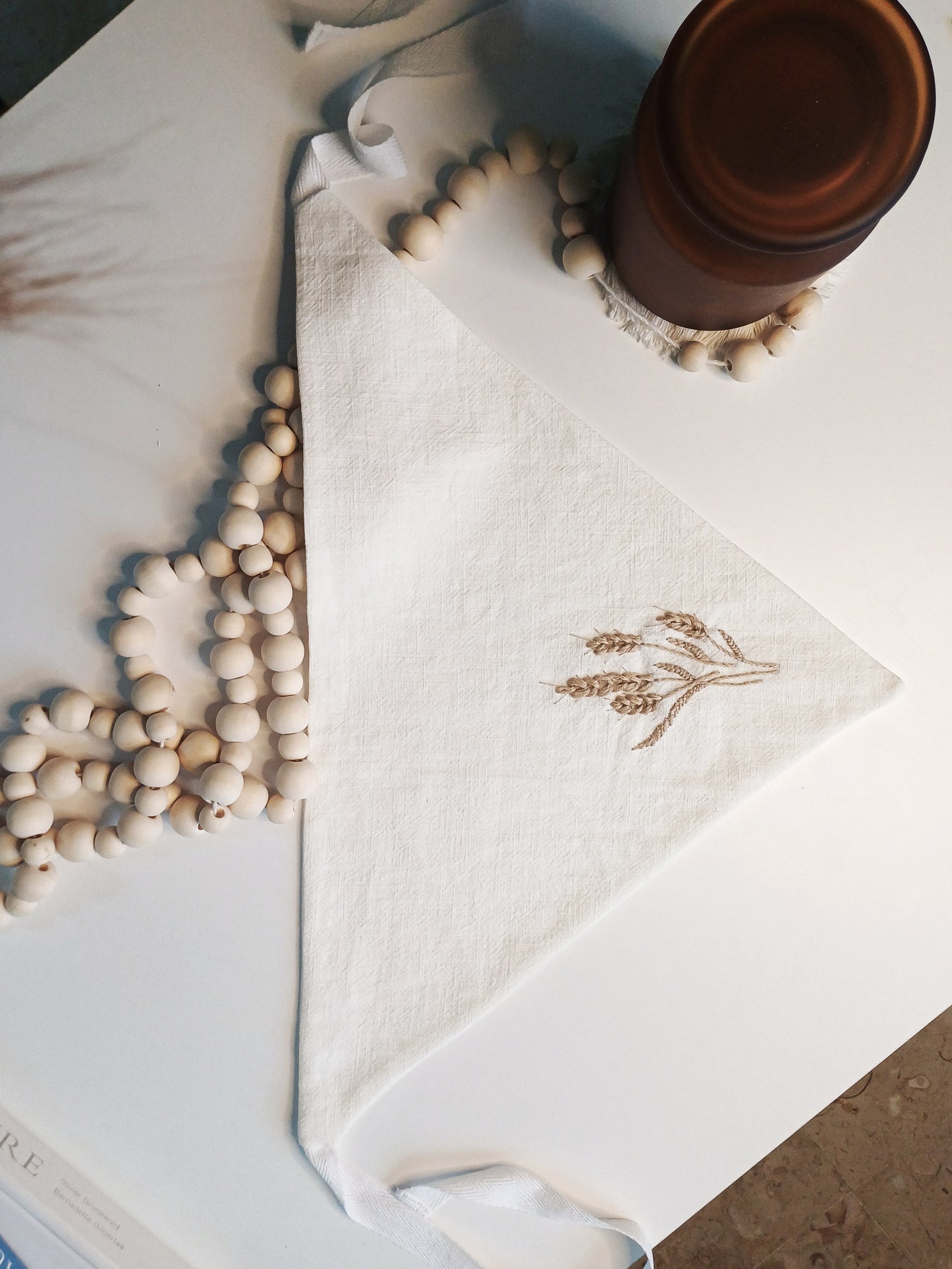 Joséphine, the small linen scarf with handmade embroidery
