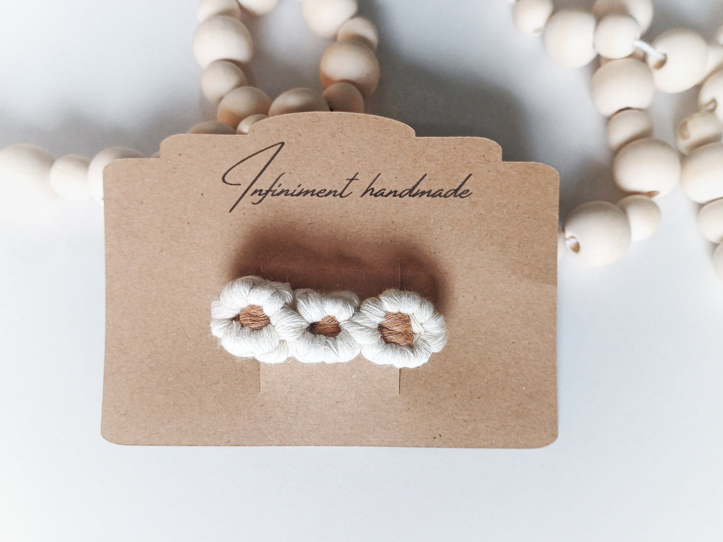 Roséa, la barrette fleurs en macramé