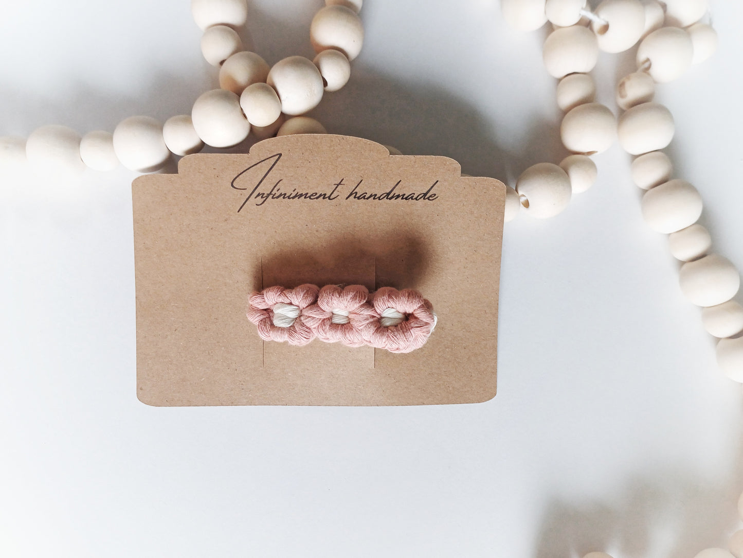 Roséa, la barrette fleurs en macramé
