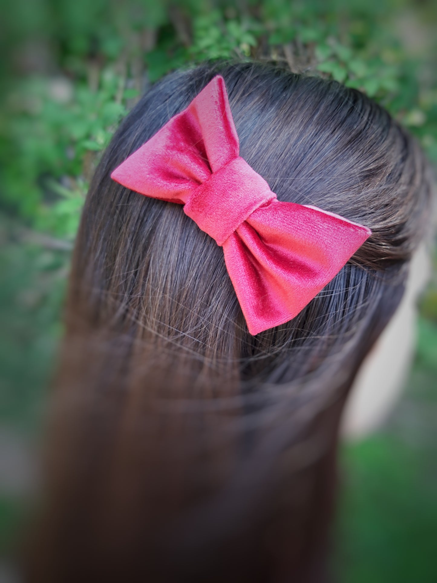 Emma, the simple velvet bow