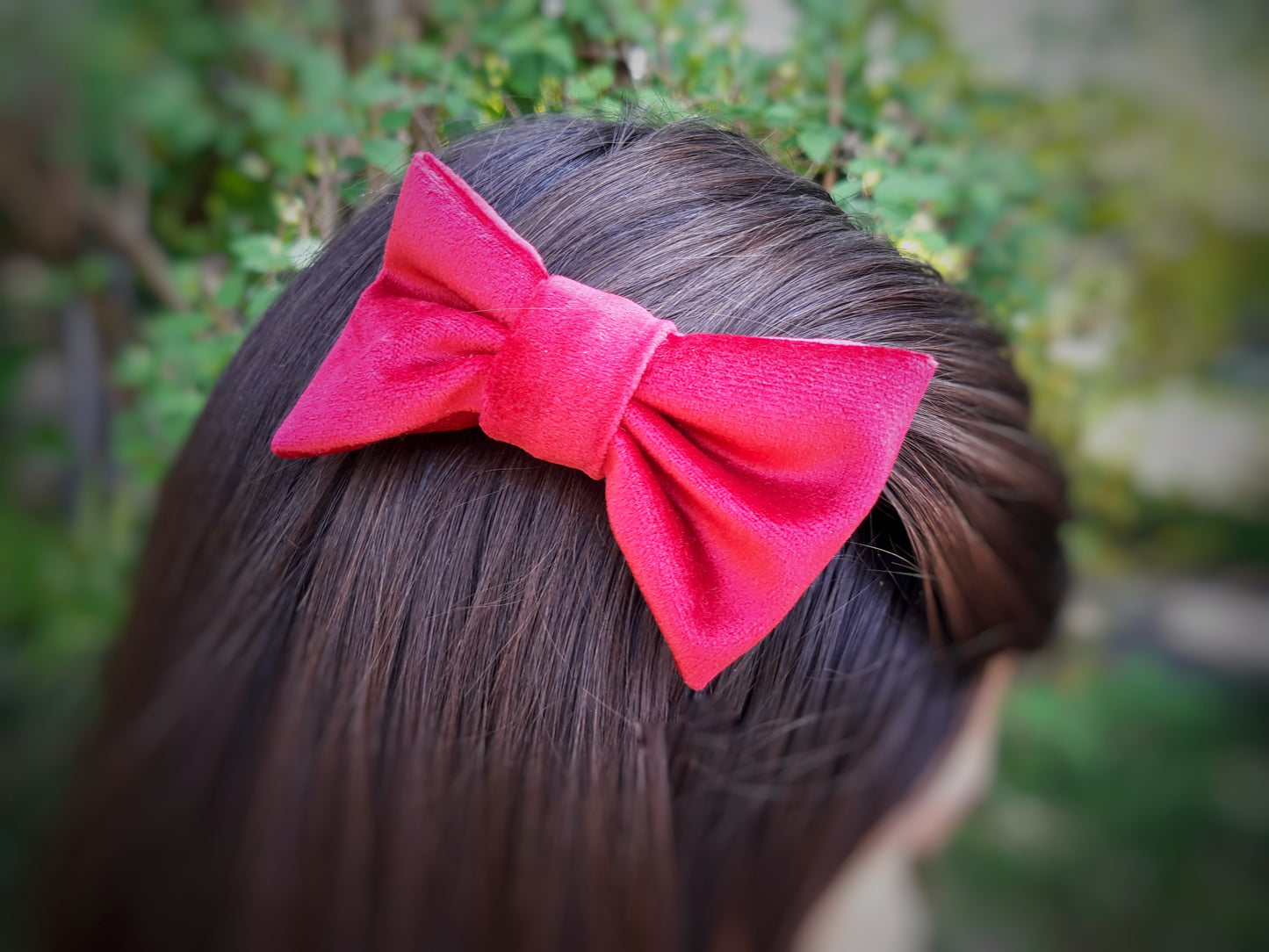 Emma, the simple velvet bow