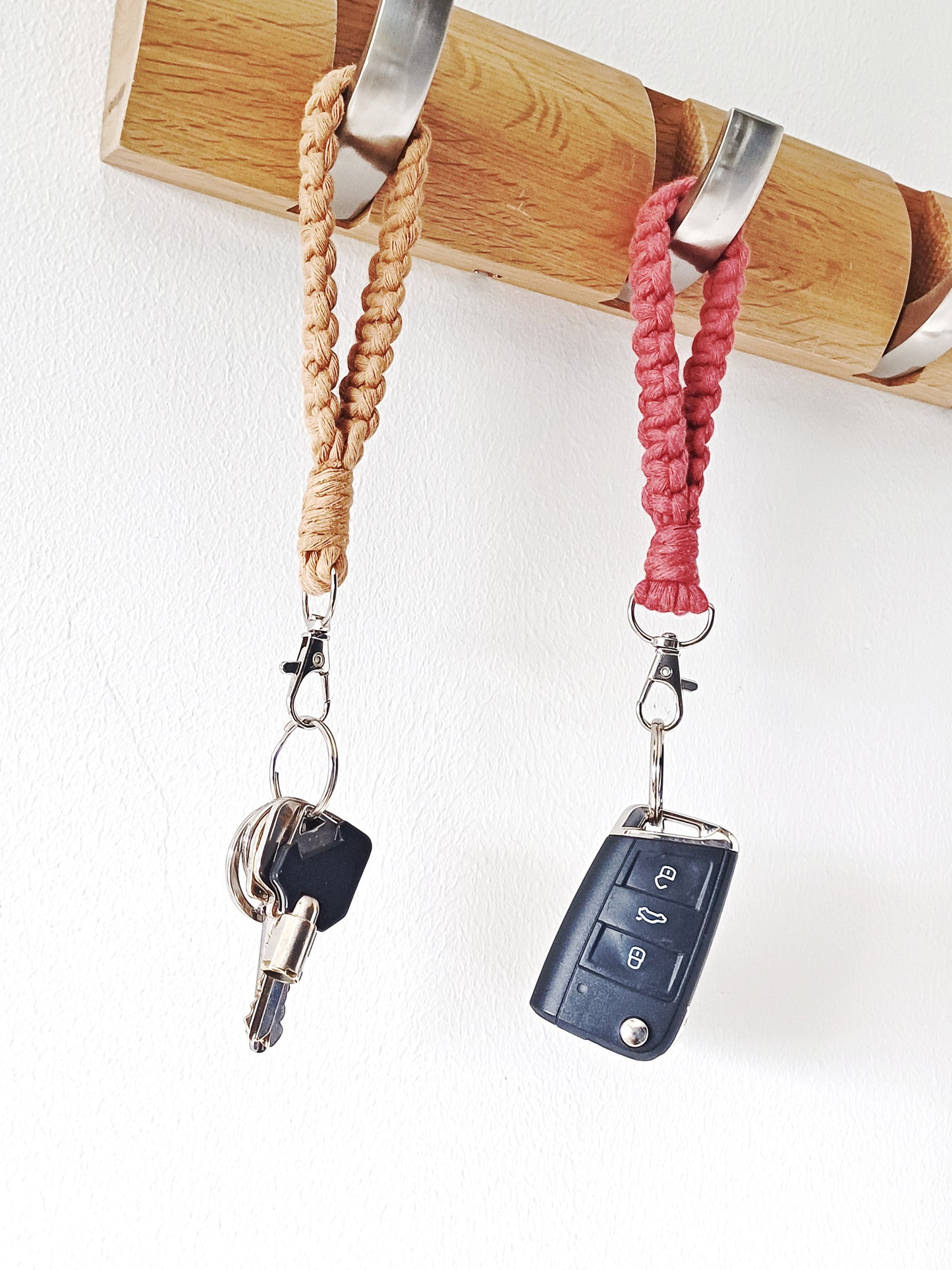 Tuscany, the macramé bracelet key ring