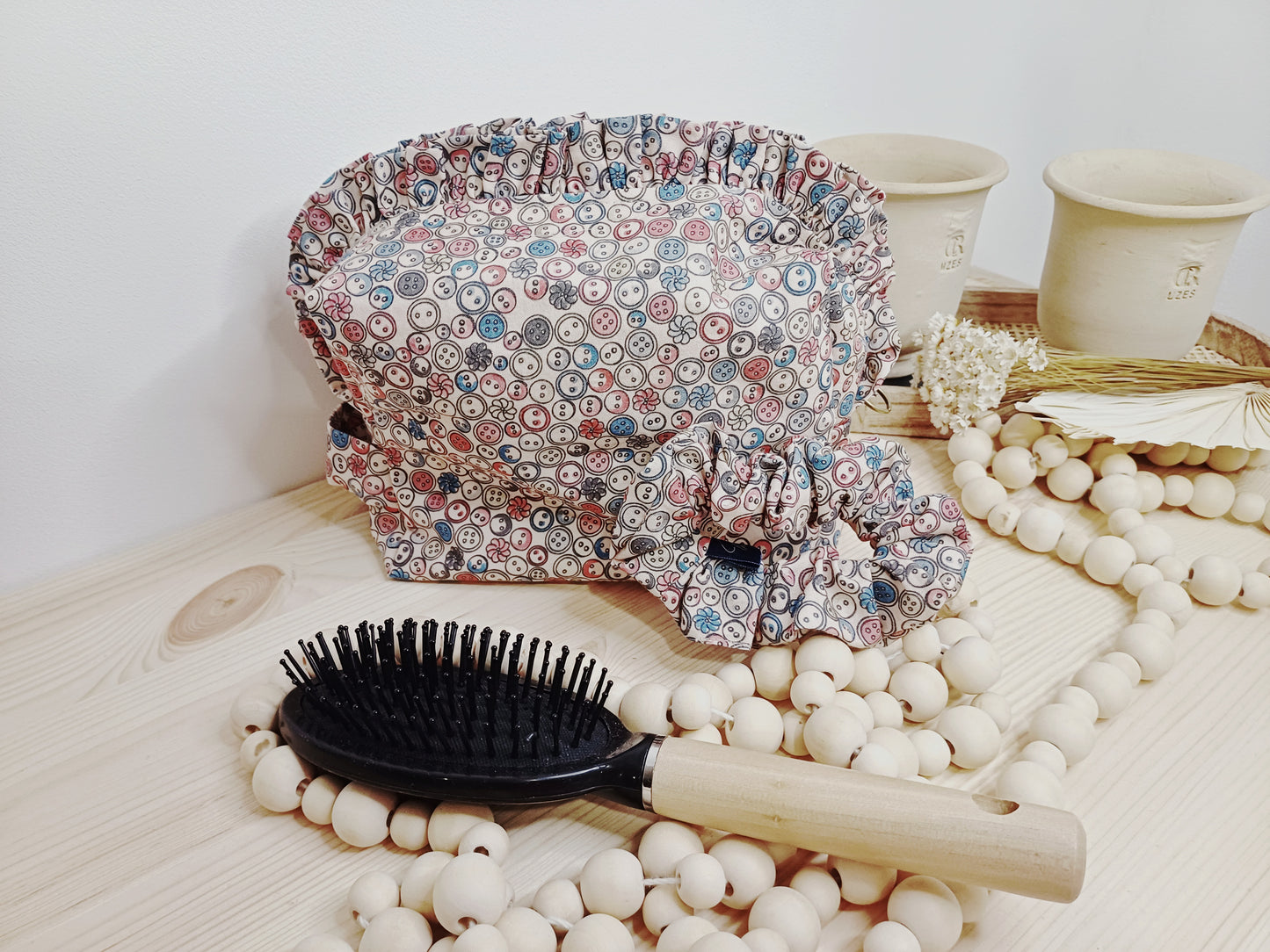 Colette, la trousse de toilette et son chouchou