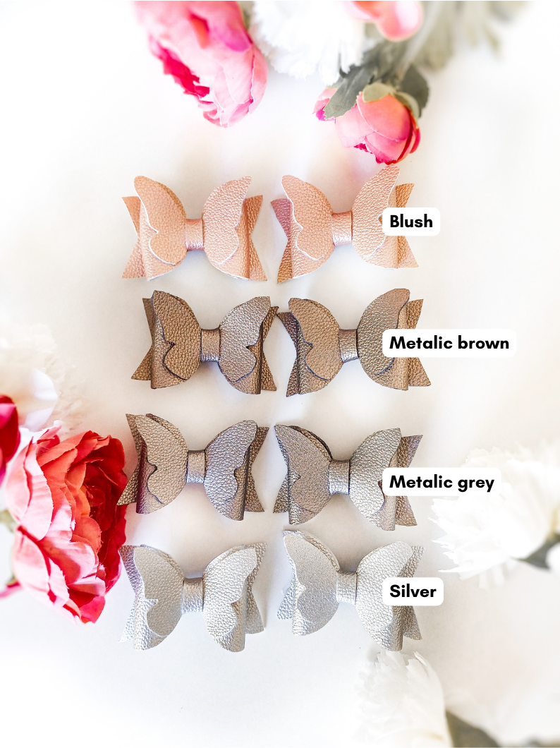 Cléo, butterfly clips