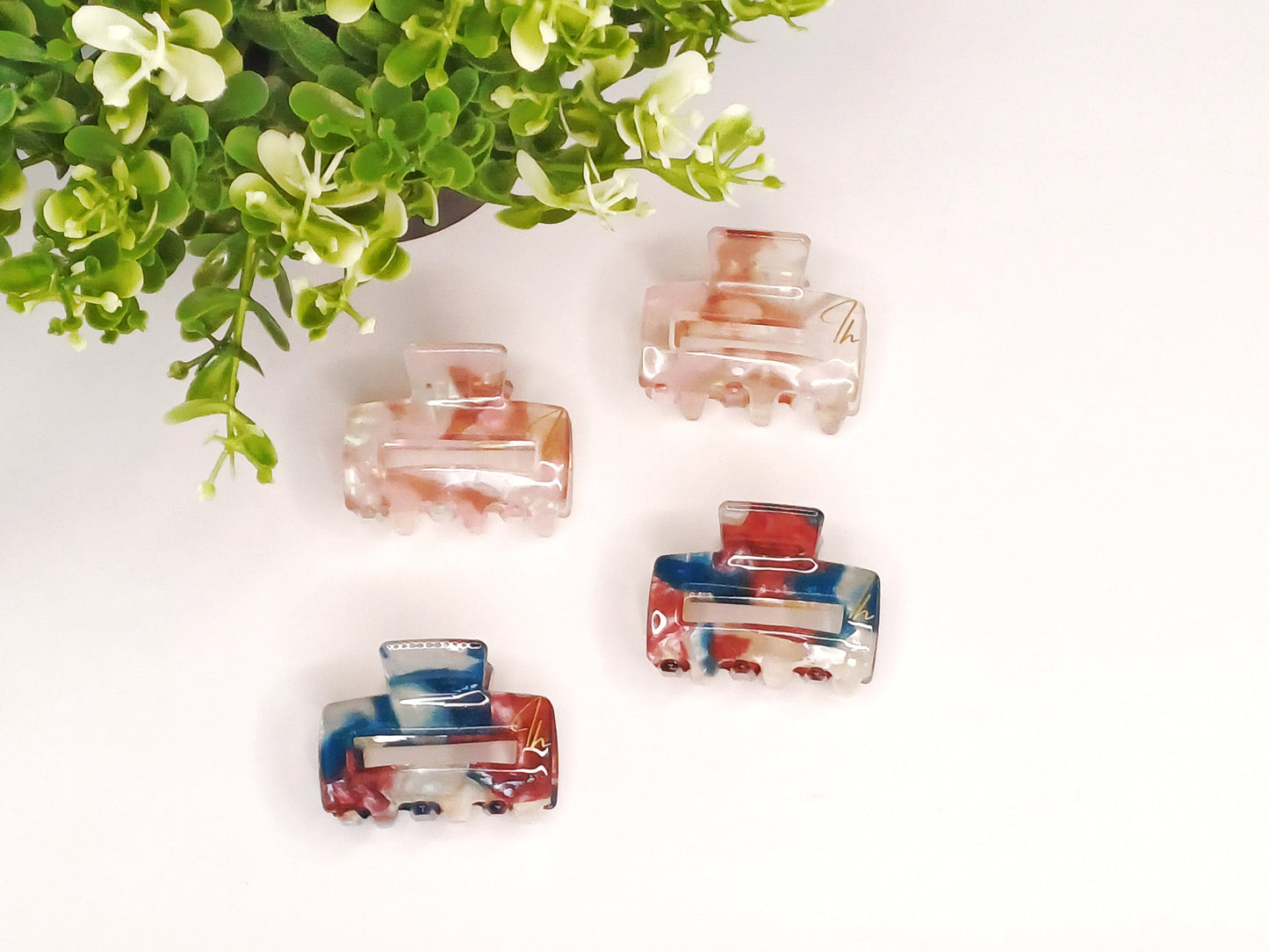 Mini Célia, the little hair claw clip