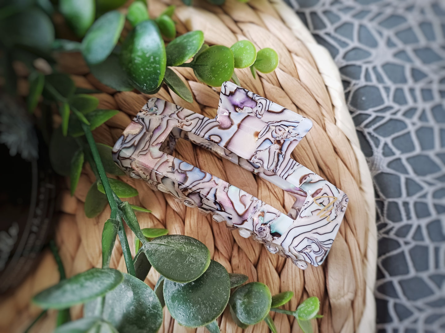Célia, the hair claw clip