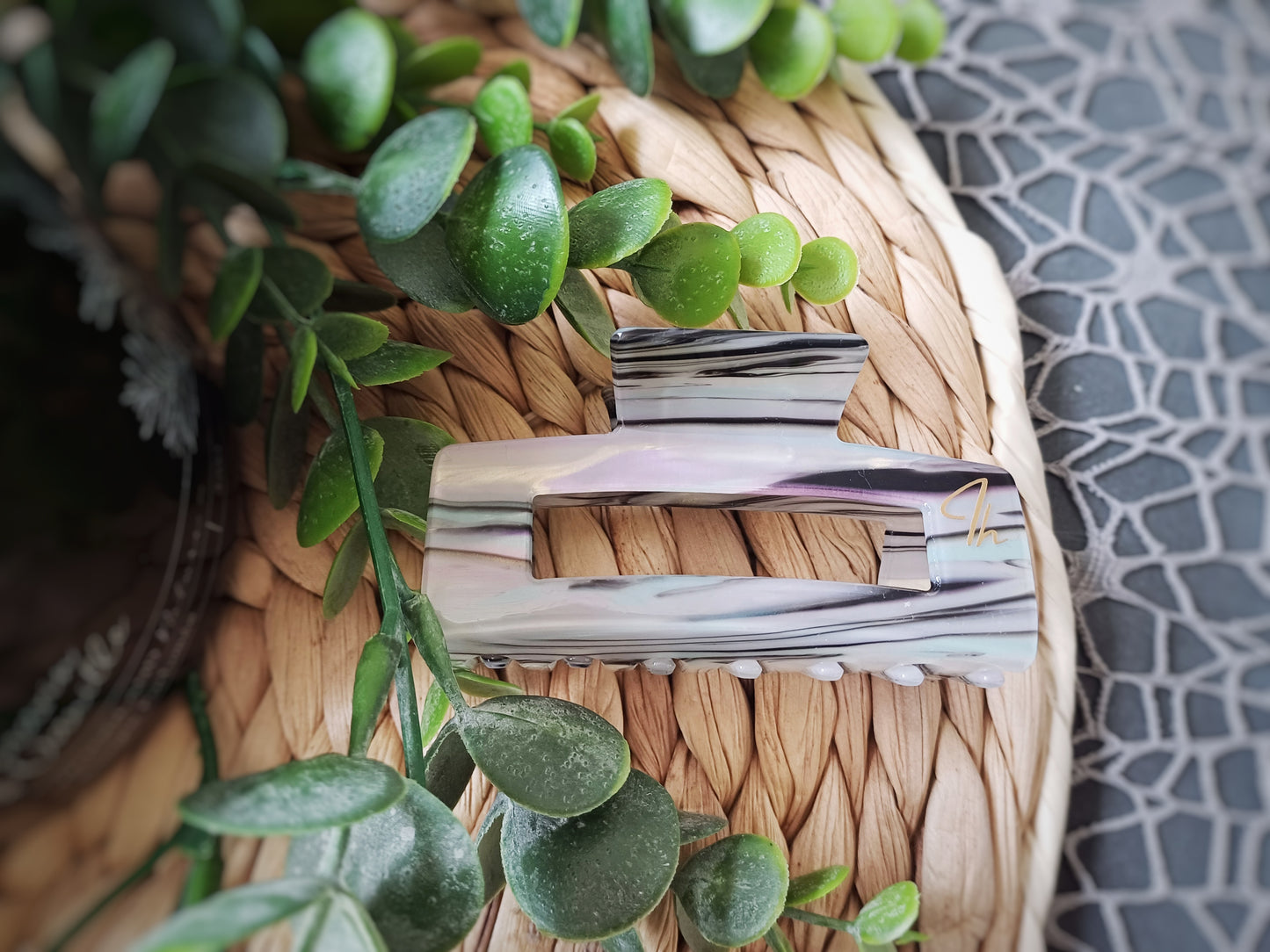 Célia, the hair claw clip