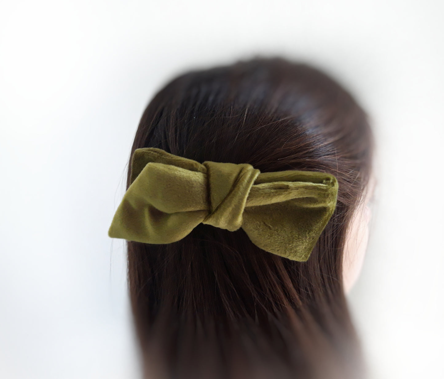 Antoinette, the chic velvet bow